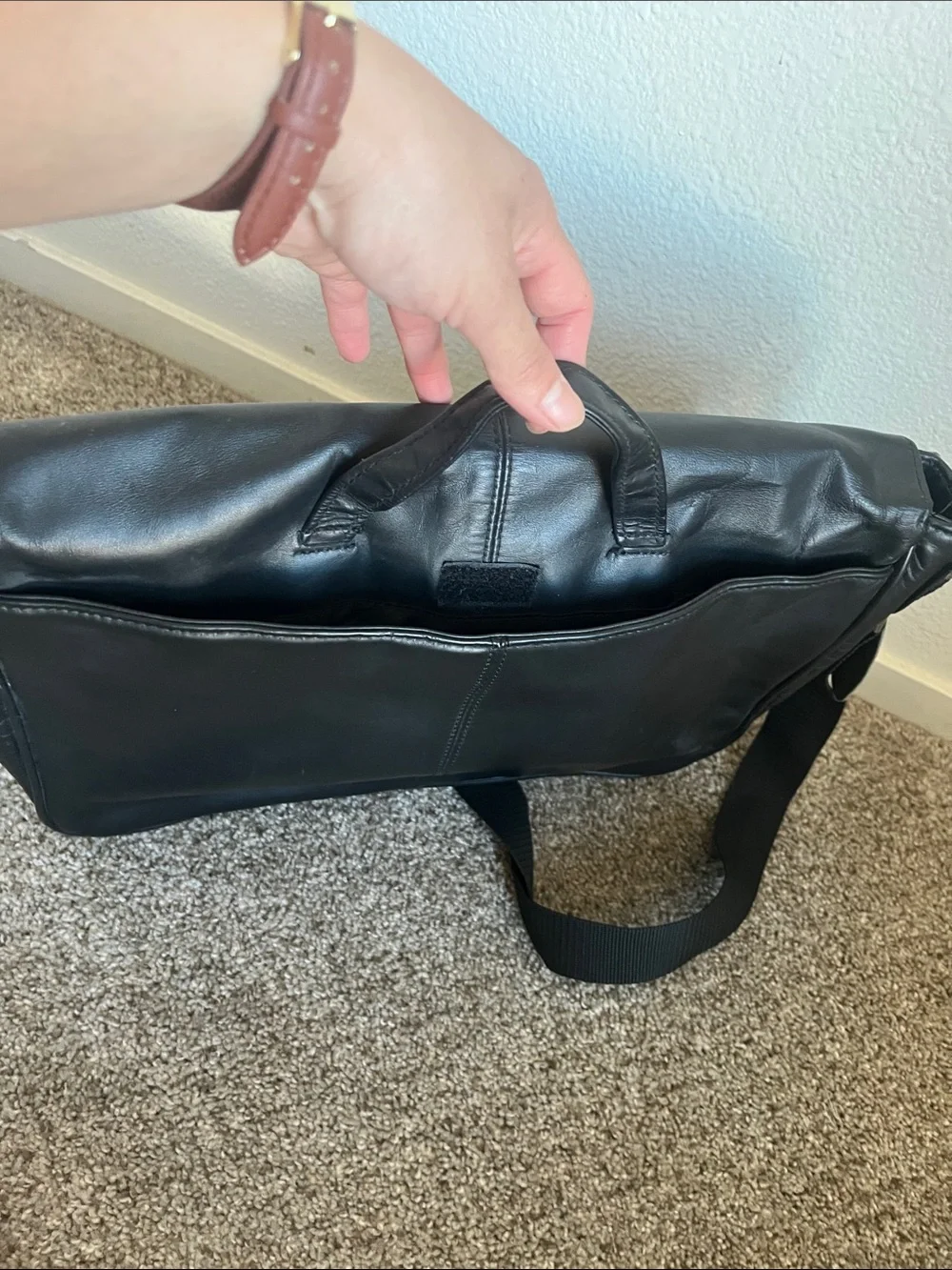 Kenneth Cole Reaction Black Leather Messenger/Laptop bag with Front Zip Pocket